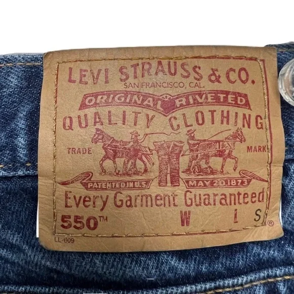 Levi's Women's 550 Relaxed Fit Tapered Leg Jeans 14 Misses Short - Picture 5 of 5